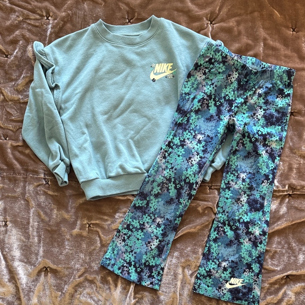 Nike Mint Sweatshirt and Patterned Leggings size 4
